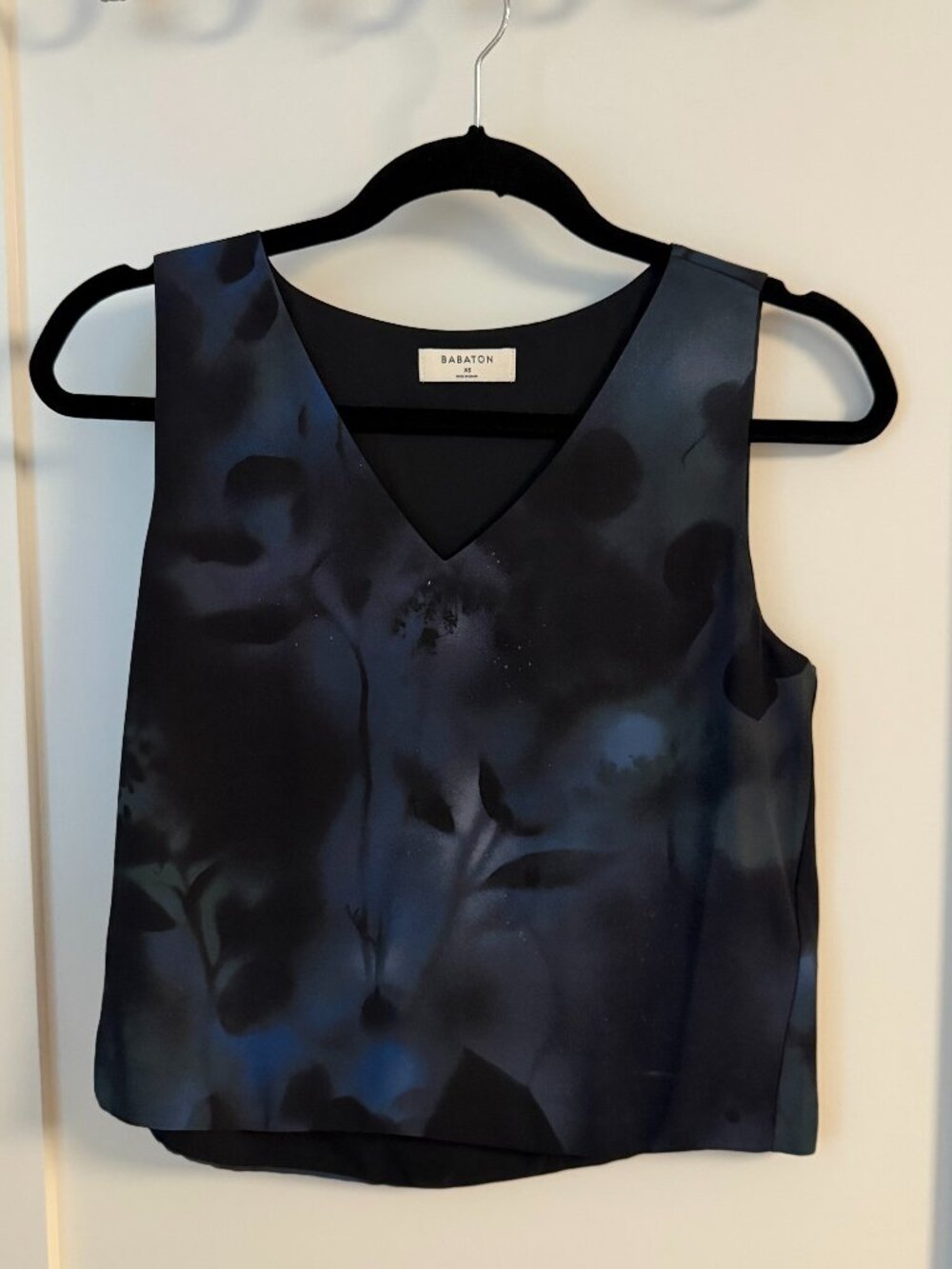 Aritizia Babaton Floral V-Neck Crop Top "Murphy Blouse"